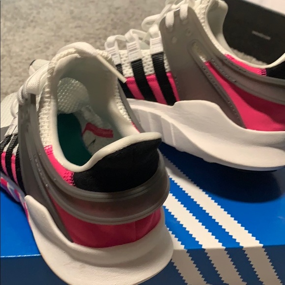 Kids size 5.5 Adidas sneakers - Picture 3 of 4